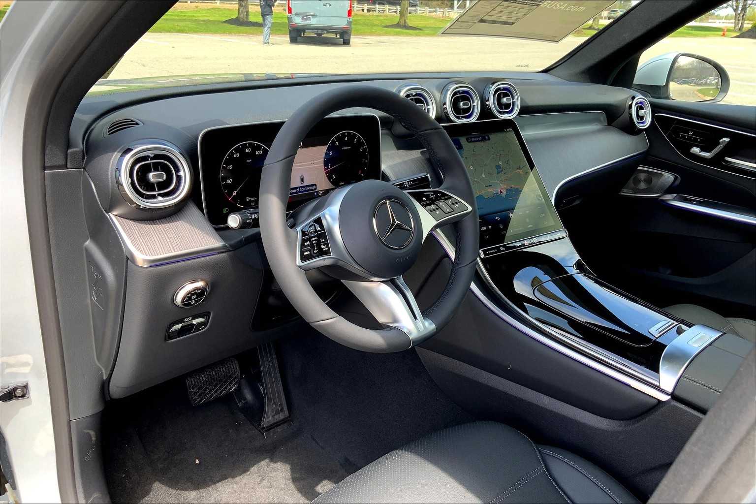 2025 Mercedes Benz GLC 300 4MATIC photo 6