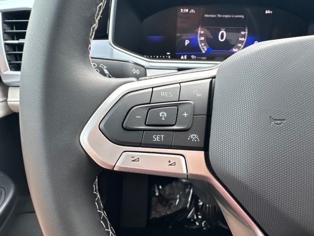 2025 Volkswagen Taos SE photo 13