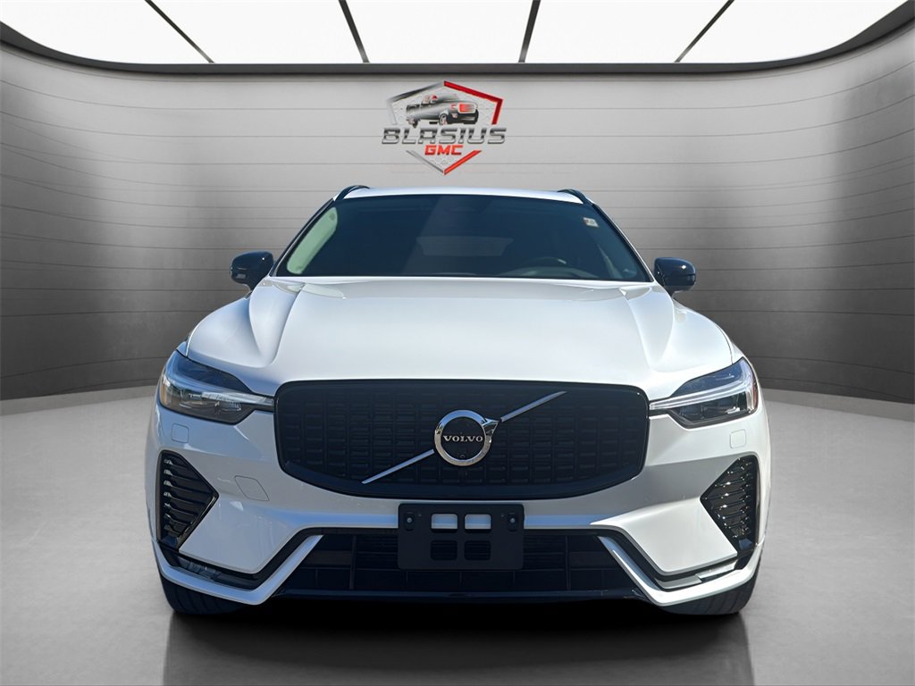 2024 Volvo XC60 B5 Plus photo 8