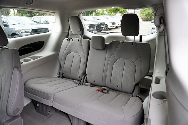 2021 Chrysler Pacifica Touring photo 19
