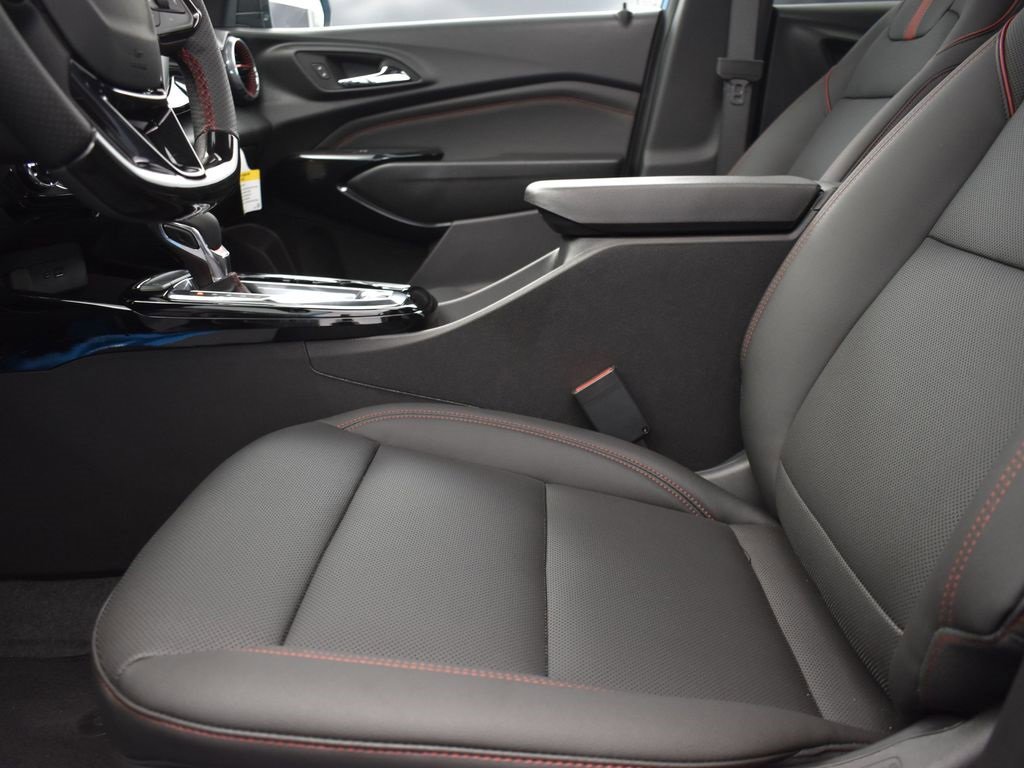 2025 Chevrolet Trax photo 13