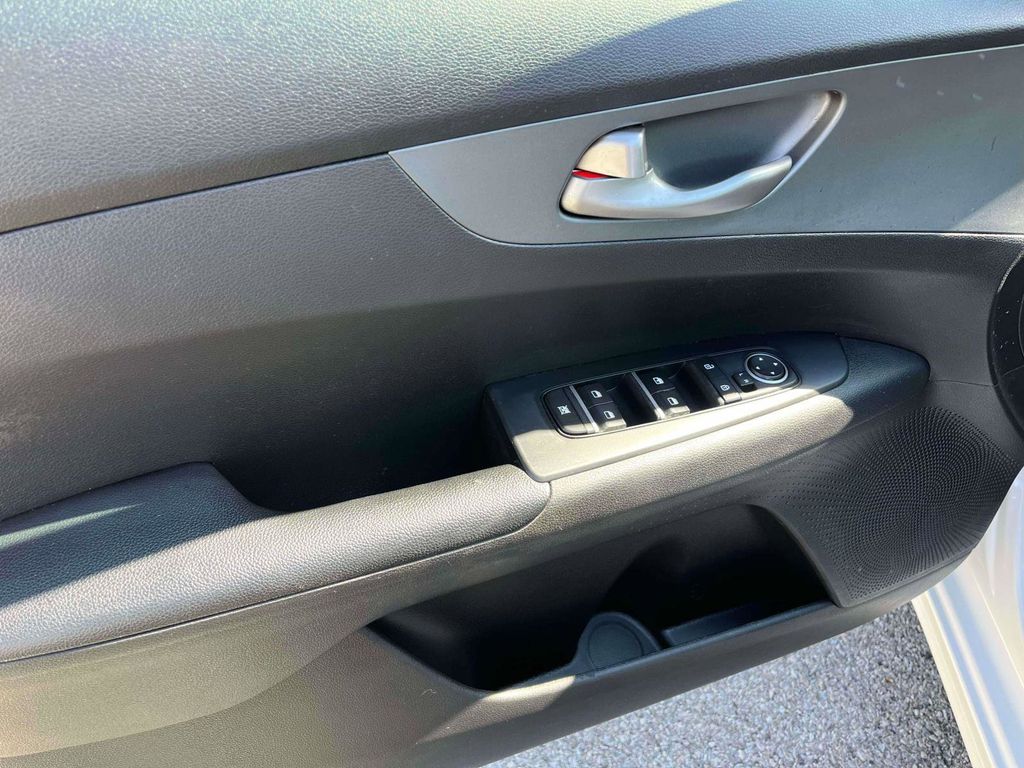 2021 Kia Forte LXS photo 11