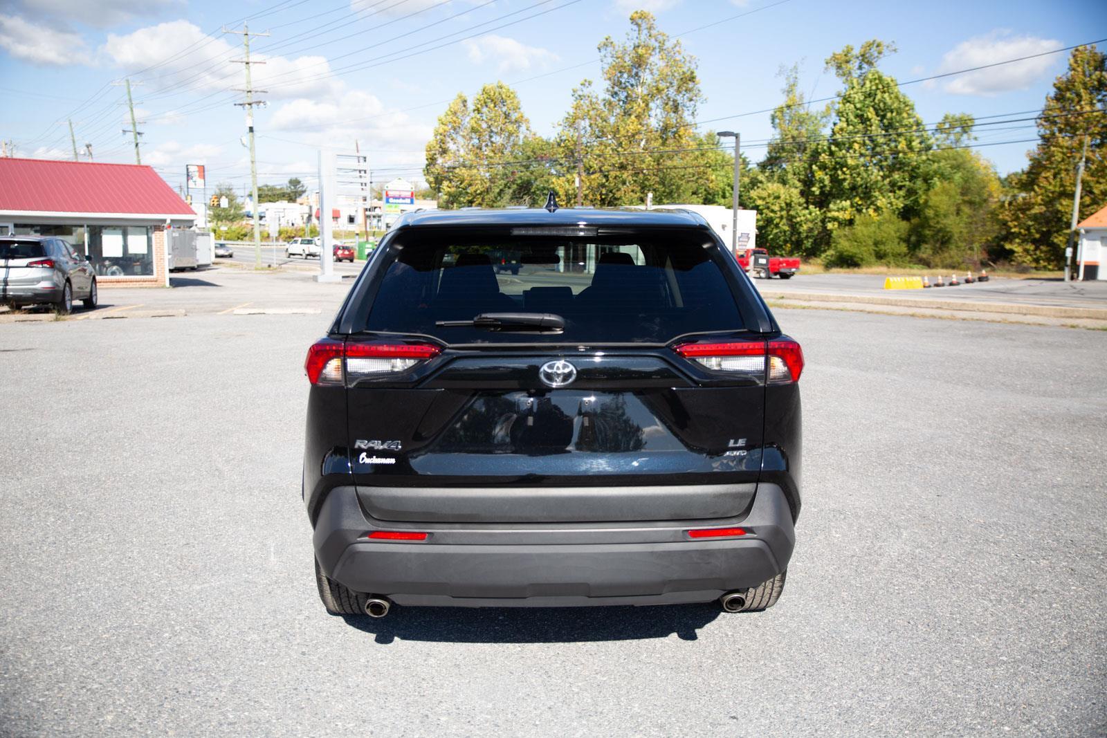 2024 Toyota RAV4 LE photo 4