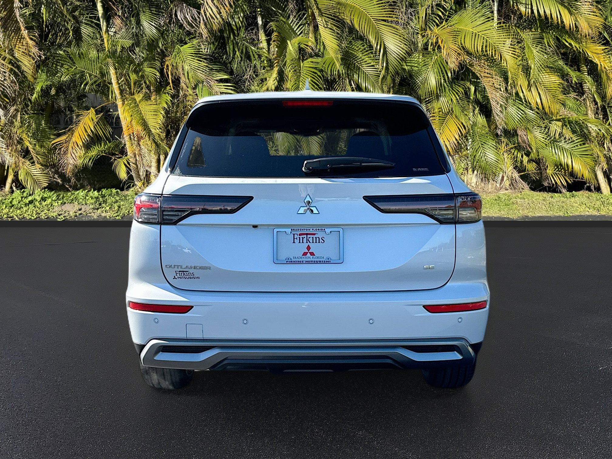 2025 Mitsubishi Outlander SE photo 4