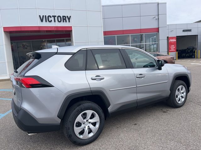 2025 Toyota RAV4 LE photo 4