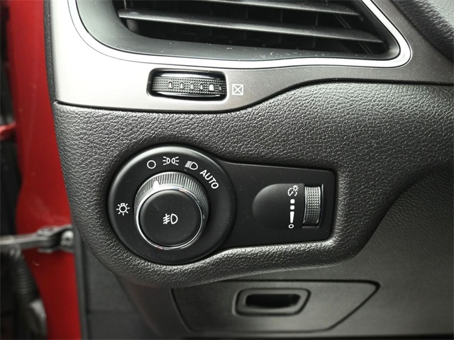 2019 JEEP CHEROKEE - Image 11