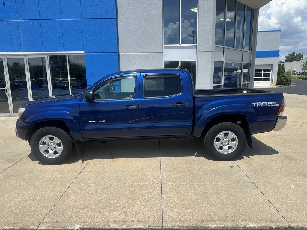 2015 Toyota Tacoma Base V6 photo 2