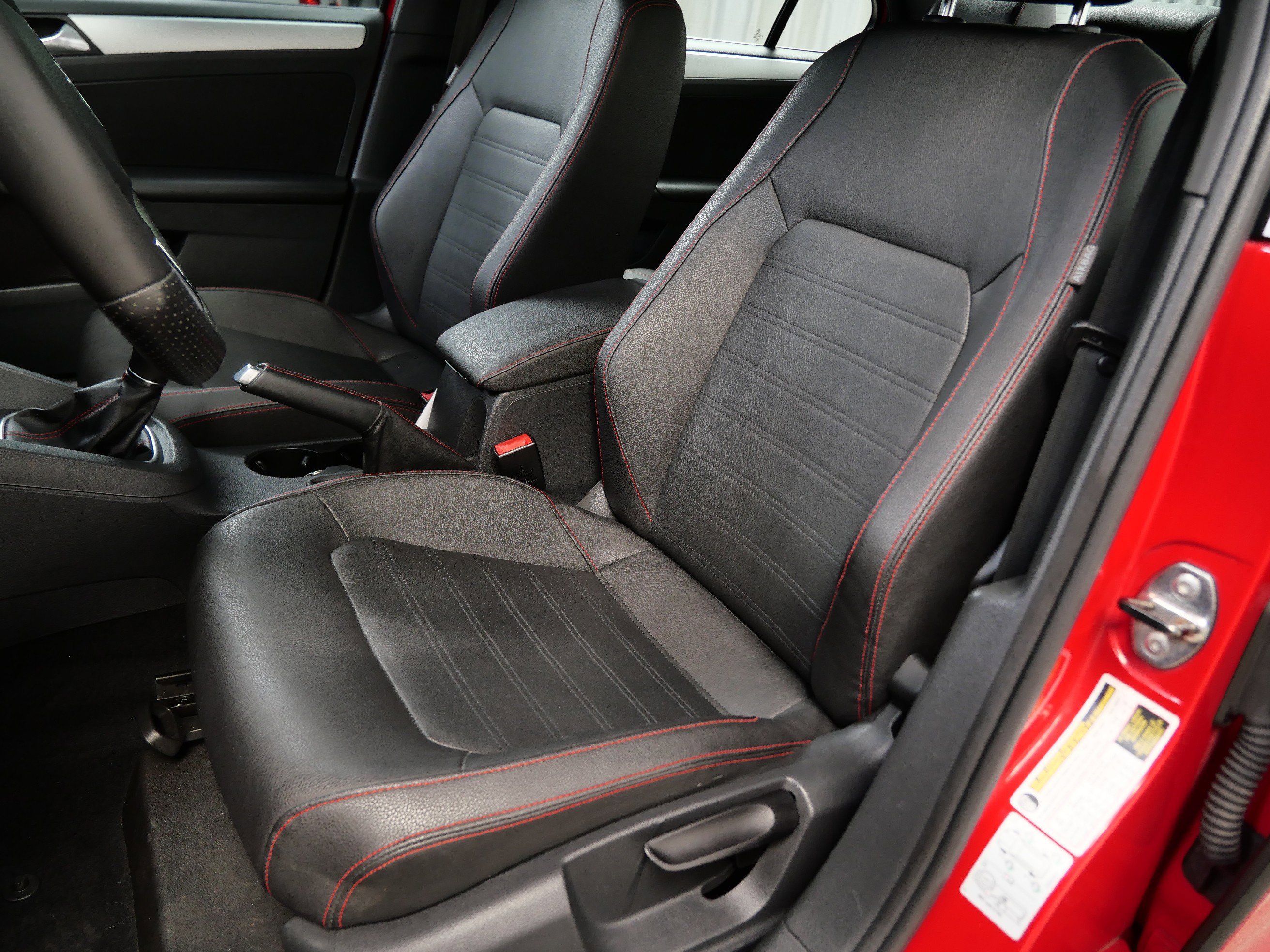 2012 Volkswagen Golf GLI photo 2