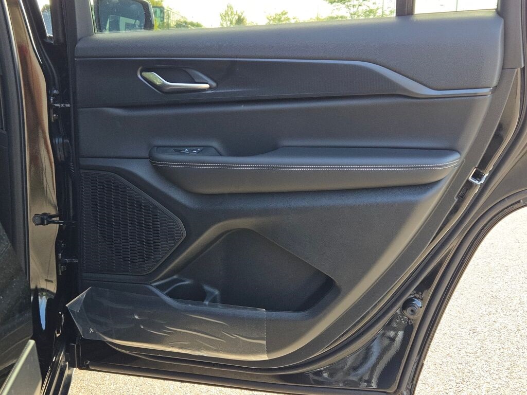 2025 Jeep Grand Cherokee Laredo photo 13