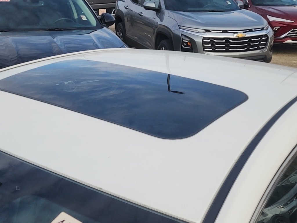 2025 Mazda Mazda3 2.5 s Preferred photo 2