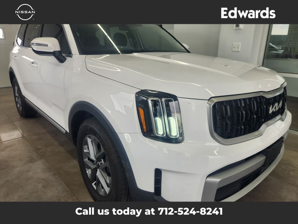 2023 Kia Telluride LX photo 2