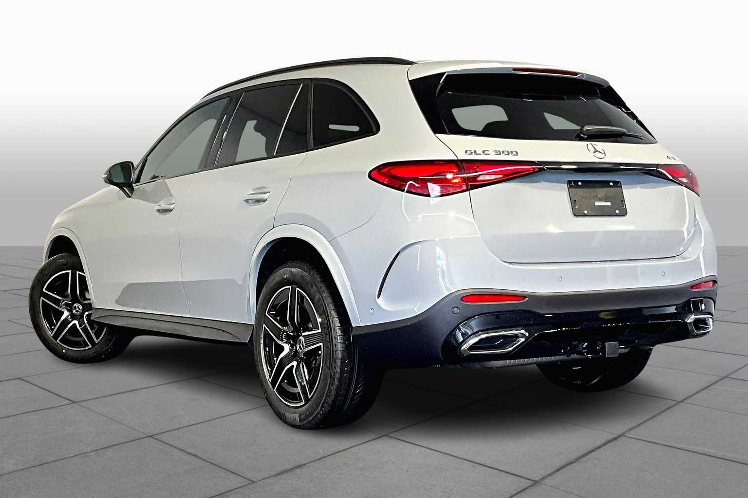 2025 Mercedes Benz GLC 300 4MATIC photo 3