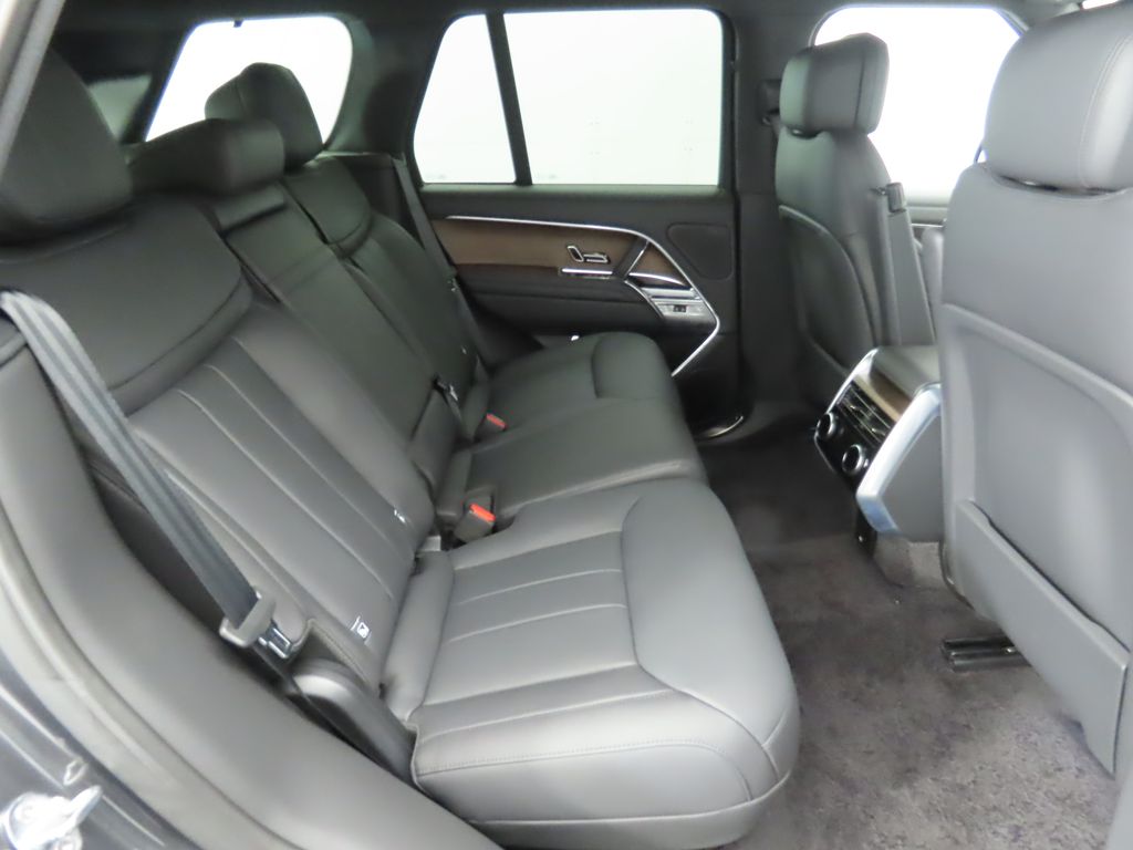 2025 Land Rover Range Rover SE photo 20