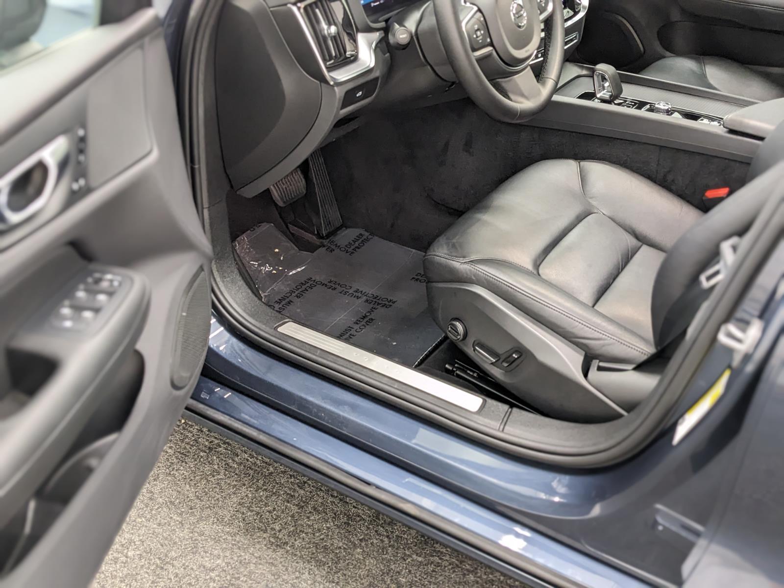 2025 Volvo S60 Core photo 19