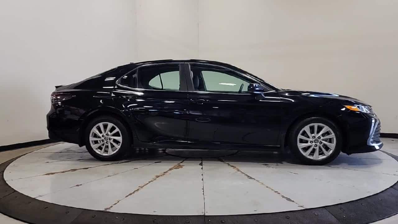 2023 Toyota Camry LE photo 3