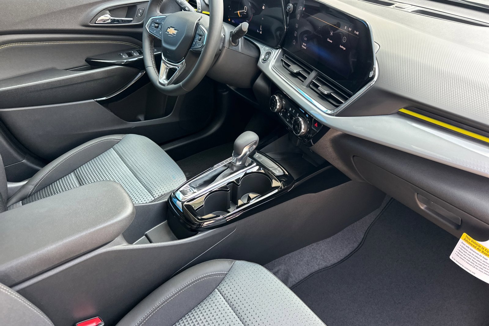 2025 Chevrolet Trax LT photo 12