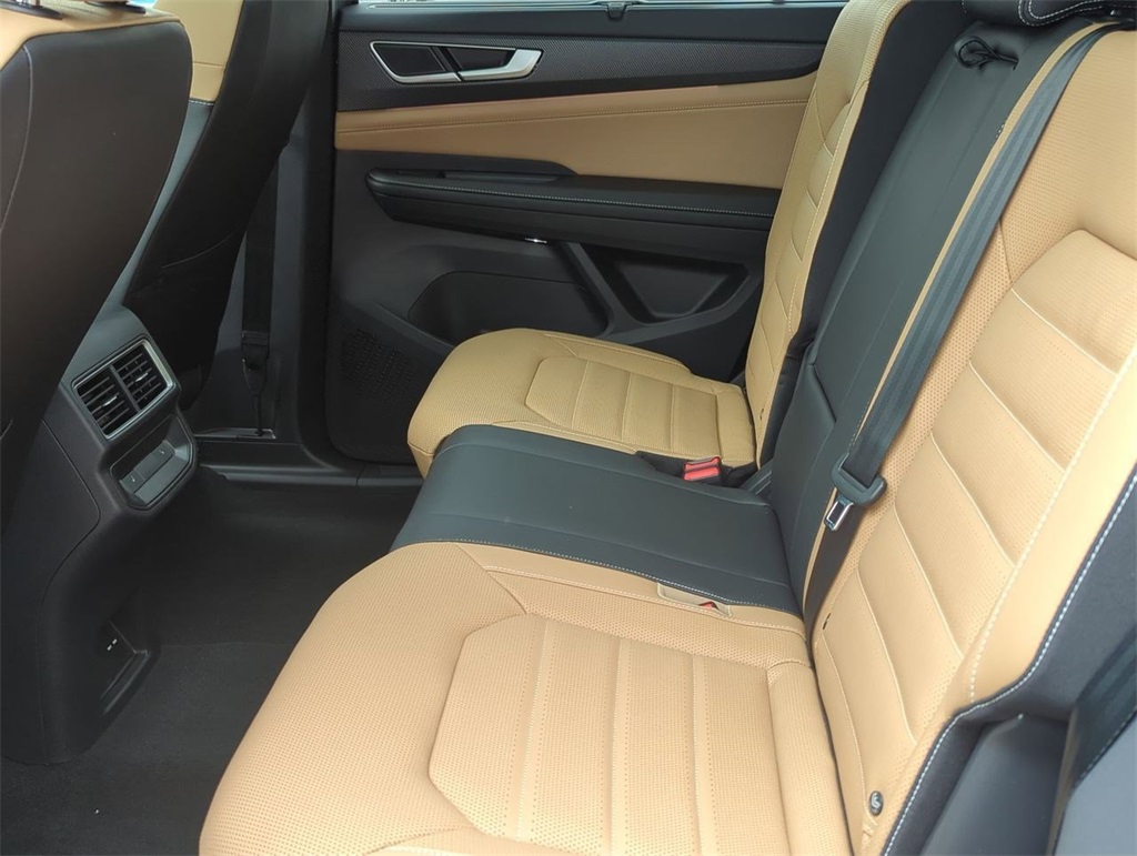 2026 Volkswagen Atlas Cross Sport SEL R-Line photo 16