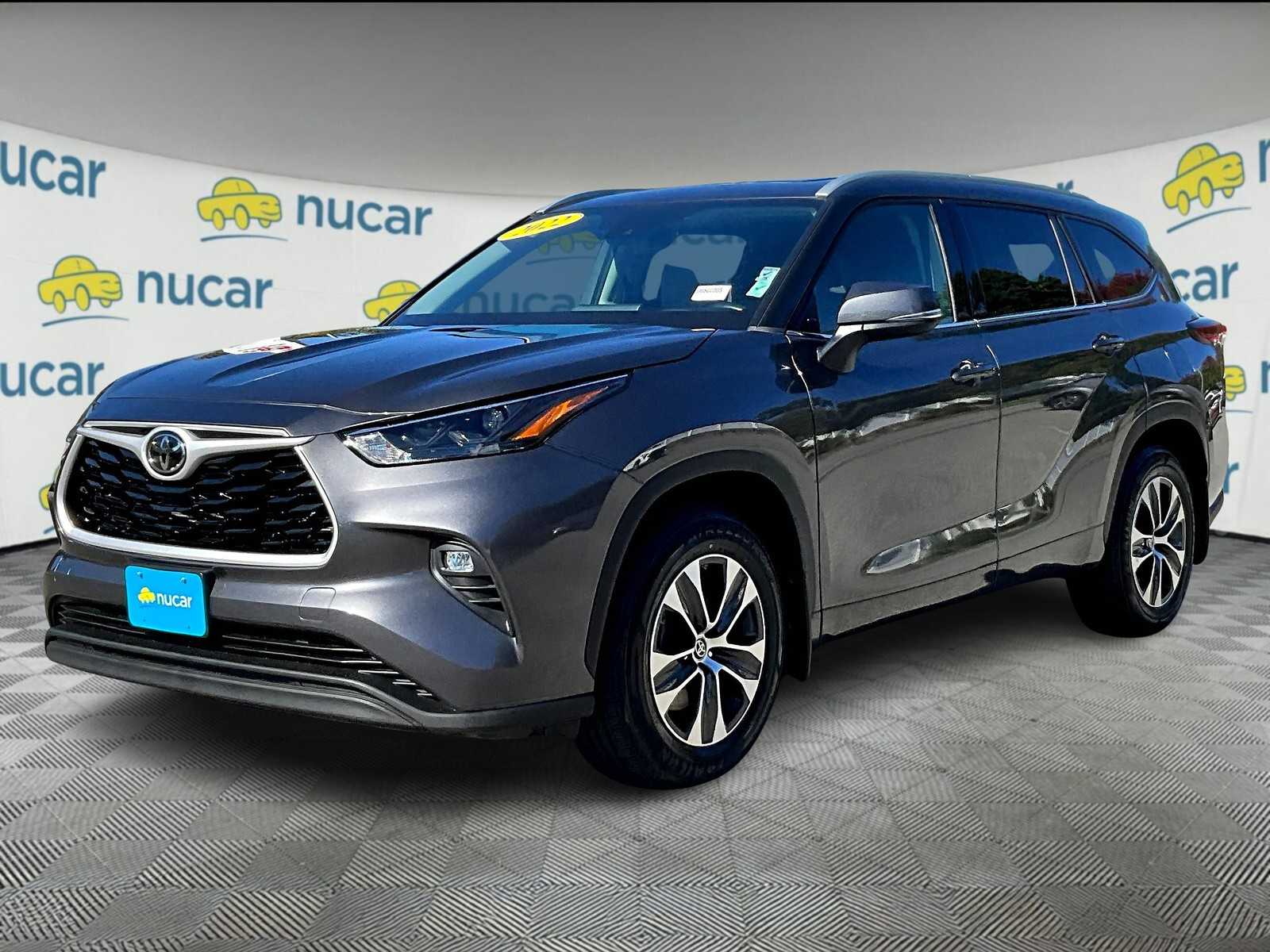 2022 Toyota Highlander XLE photo 3
