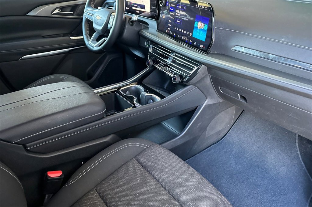2025 Chevrolet Traverse photo 17