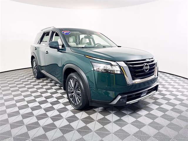 2022 Nissan Pathfinder SL