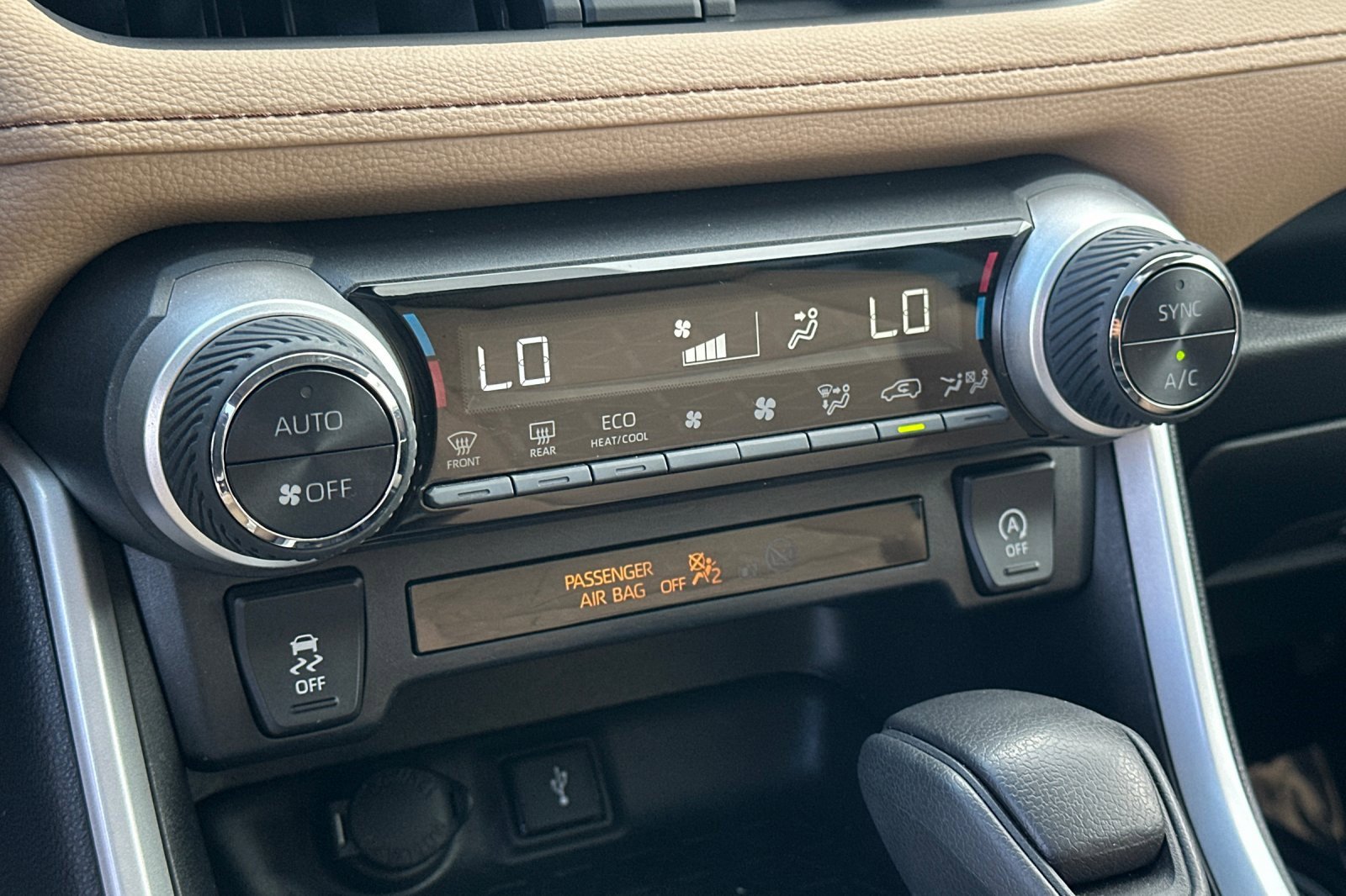 2022 Toyota RAV4 XLE photo 24