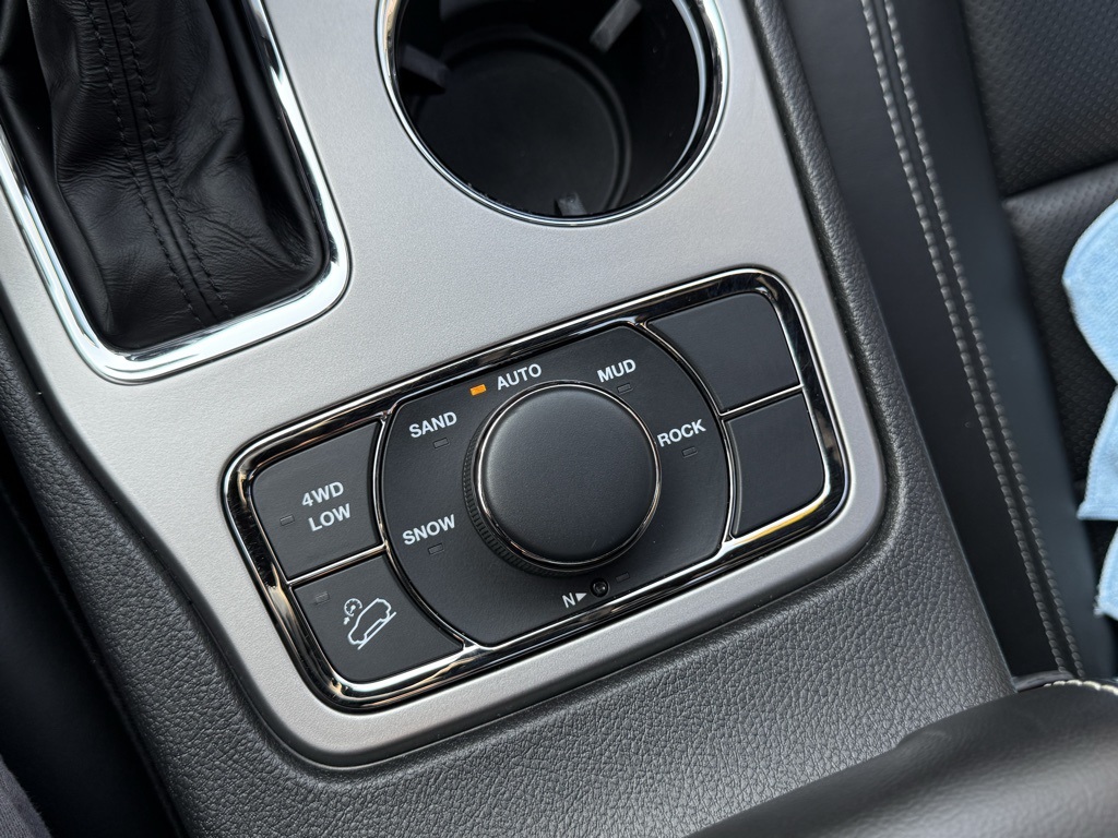 2021 Jeep Grand Cherokee Anniversary Edition photo 38