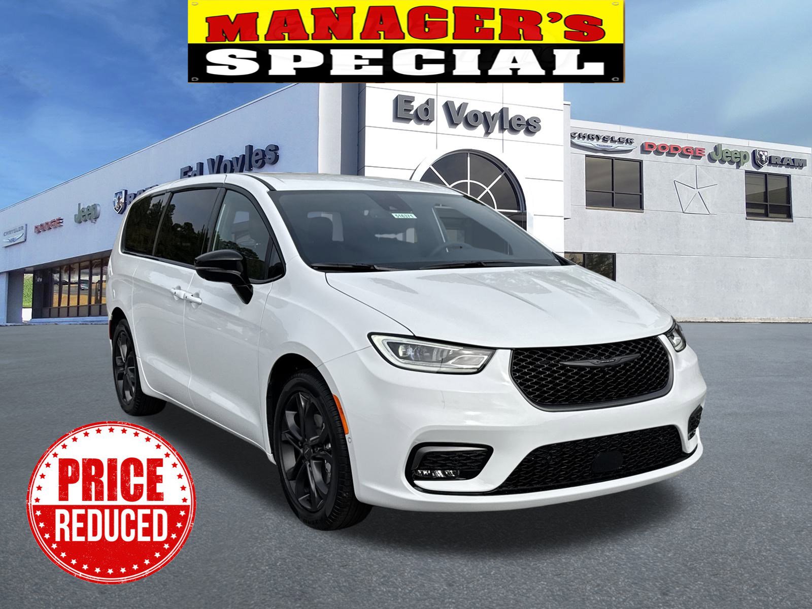 2026 Chrysler Pacifica Select's photo
