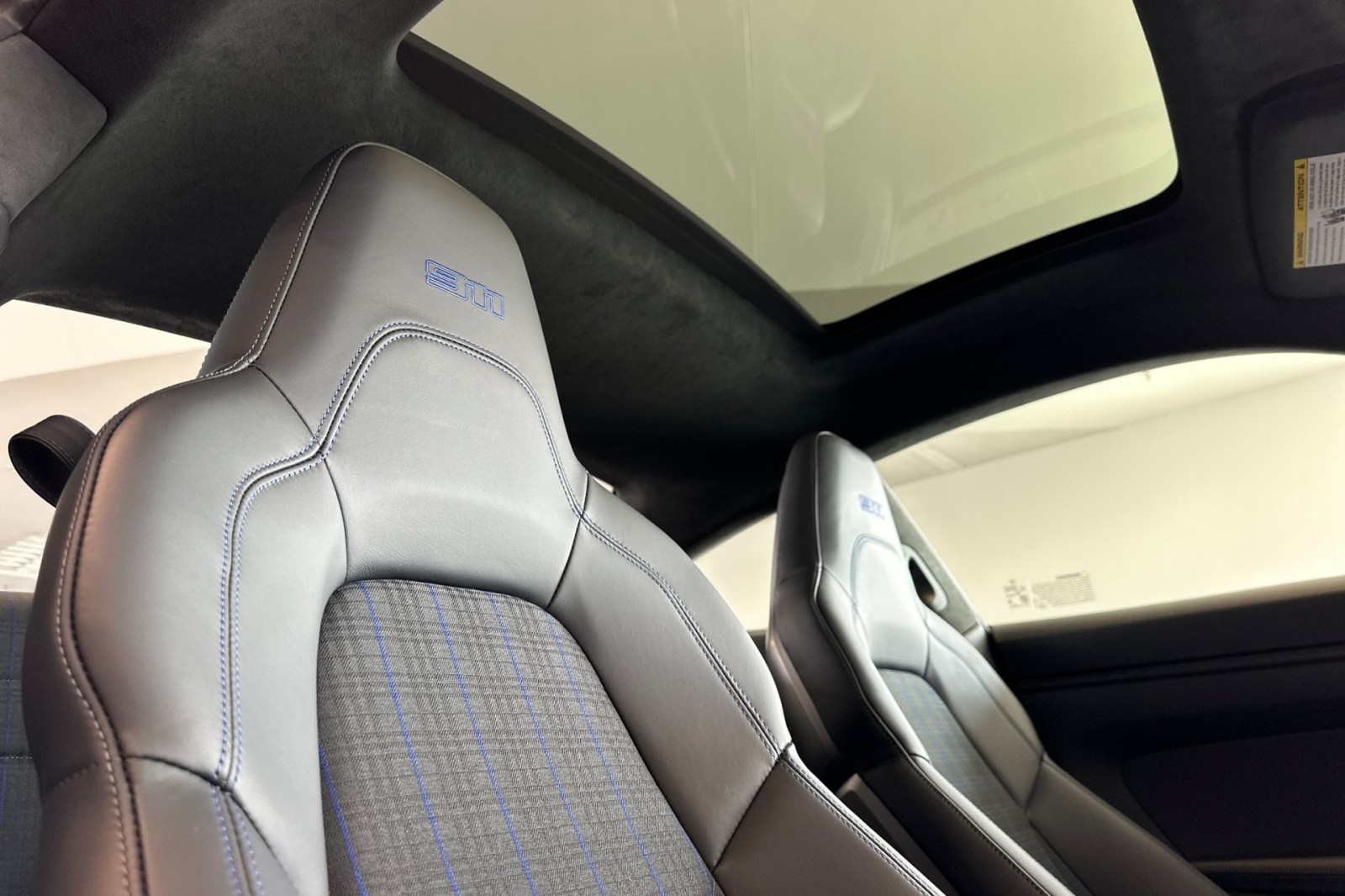 2026 Porsche 911 T photo 18