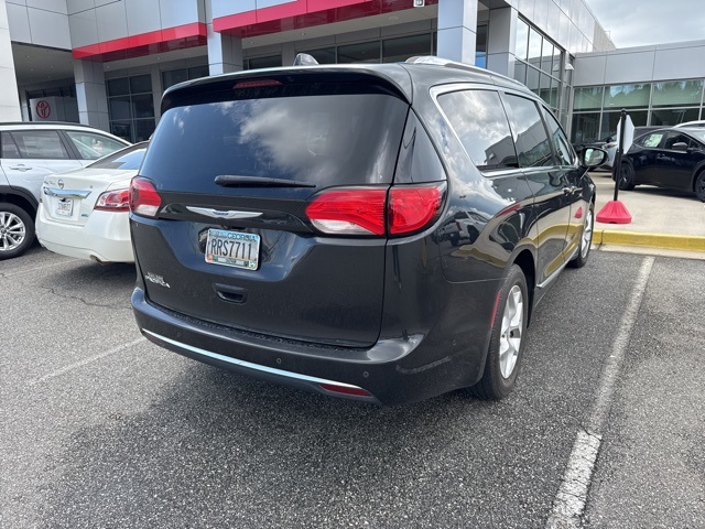2018 Chrysler Pacifica Touring Plus photo 4