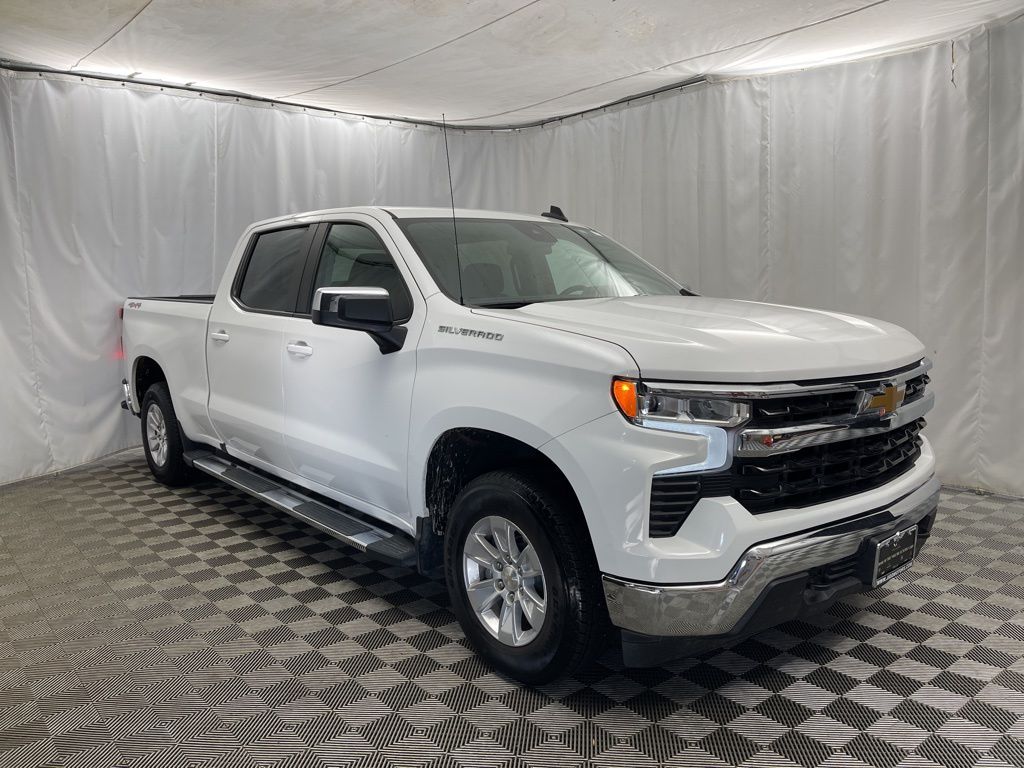 2024 Chevrolet Silverado 1500 LT photo 2