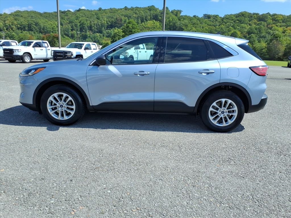 2022 Ford Escape SE photo 2