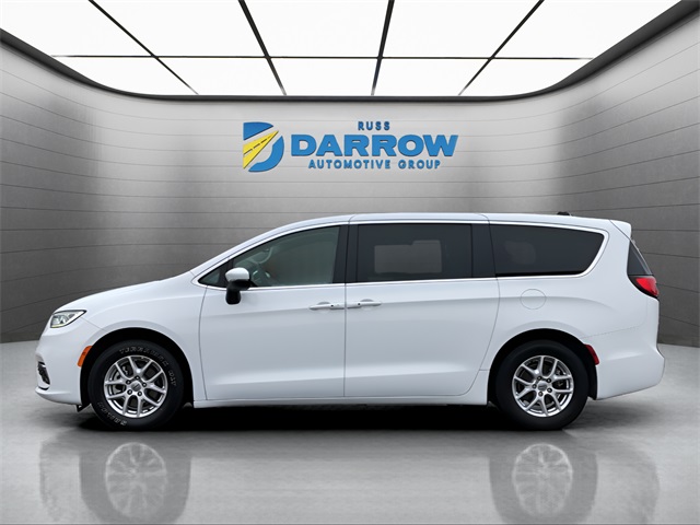 2023 Chrysler Pacifica Touring L photo 2