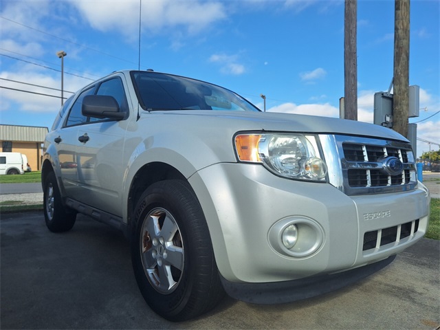 2009 Ford Escape XLT photo 2