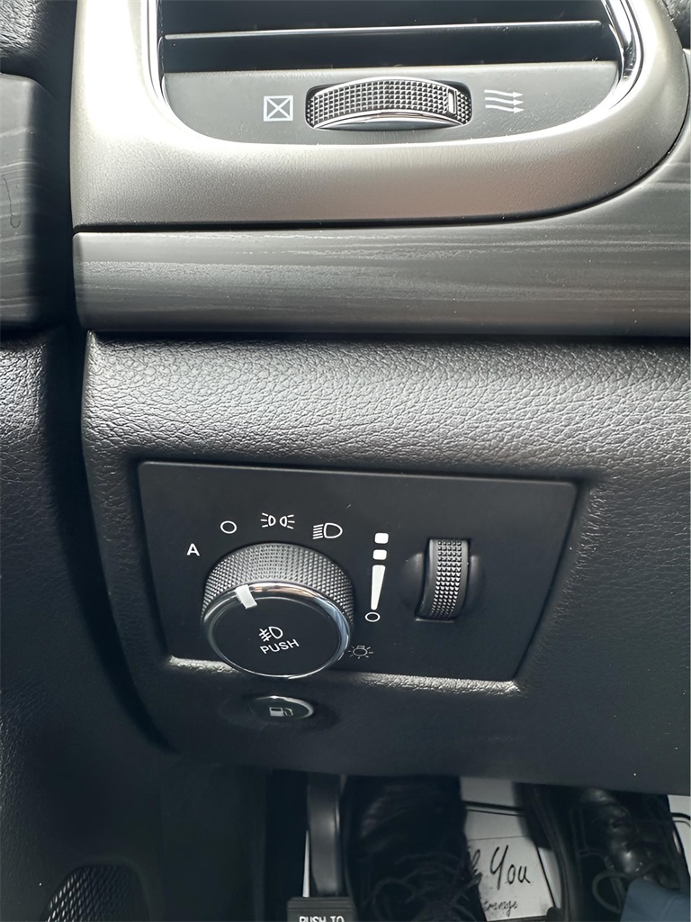 2021 Jeep Grand Cherokee Laredo X photo 13