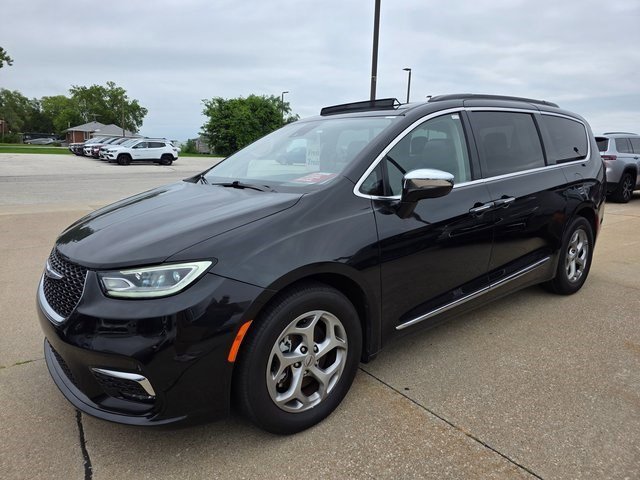 2023 Chrysler Pacifica Limited photo 3