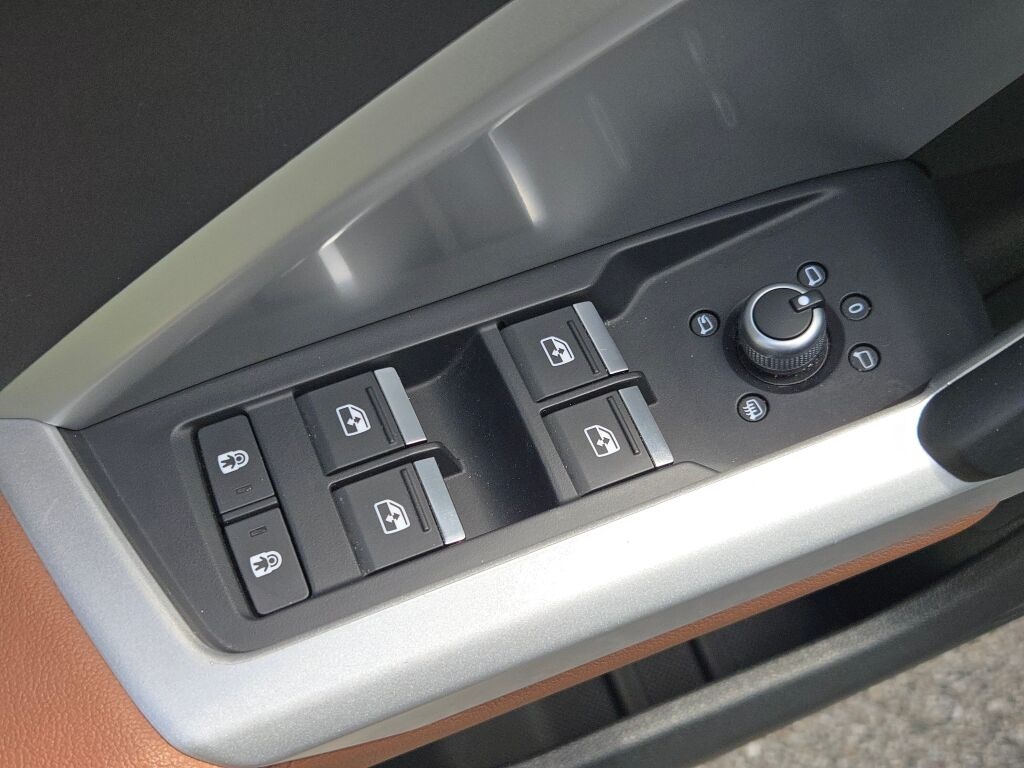 2023 Audi Q3 45 TFSI S line Premium photo 21