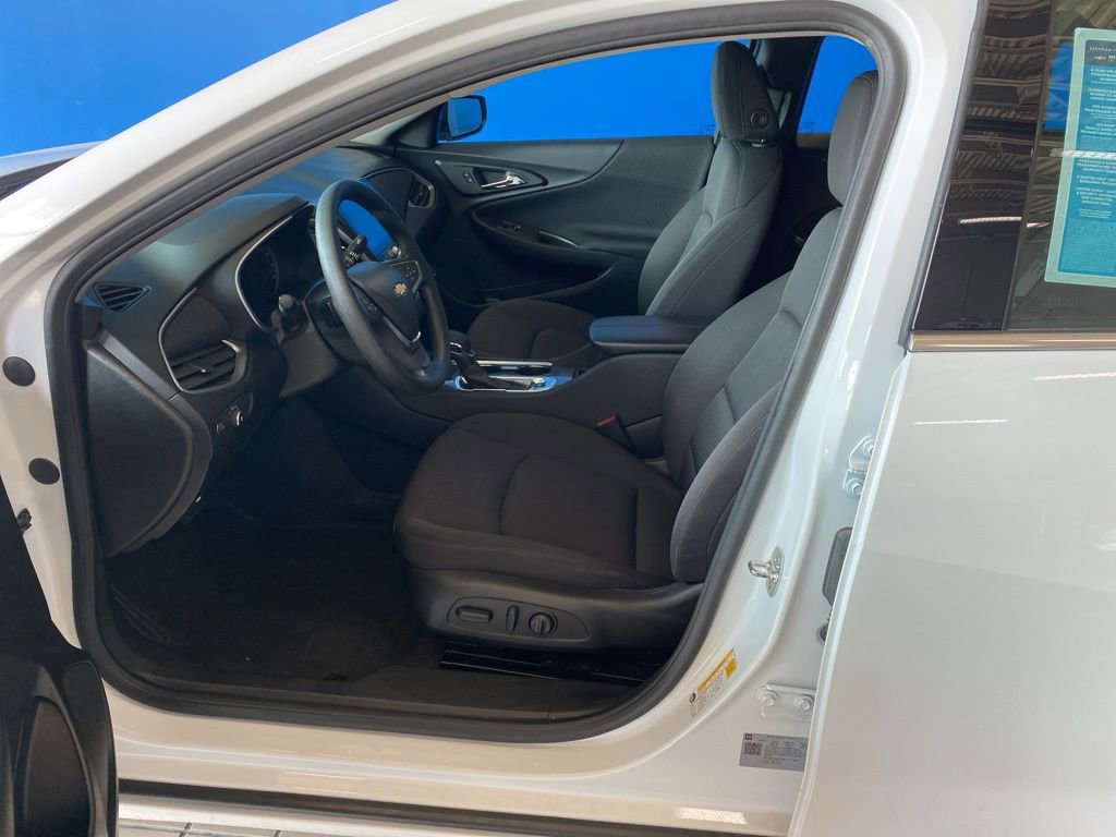 2025 Chevrolet Malibu 1LT photo 4