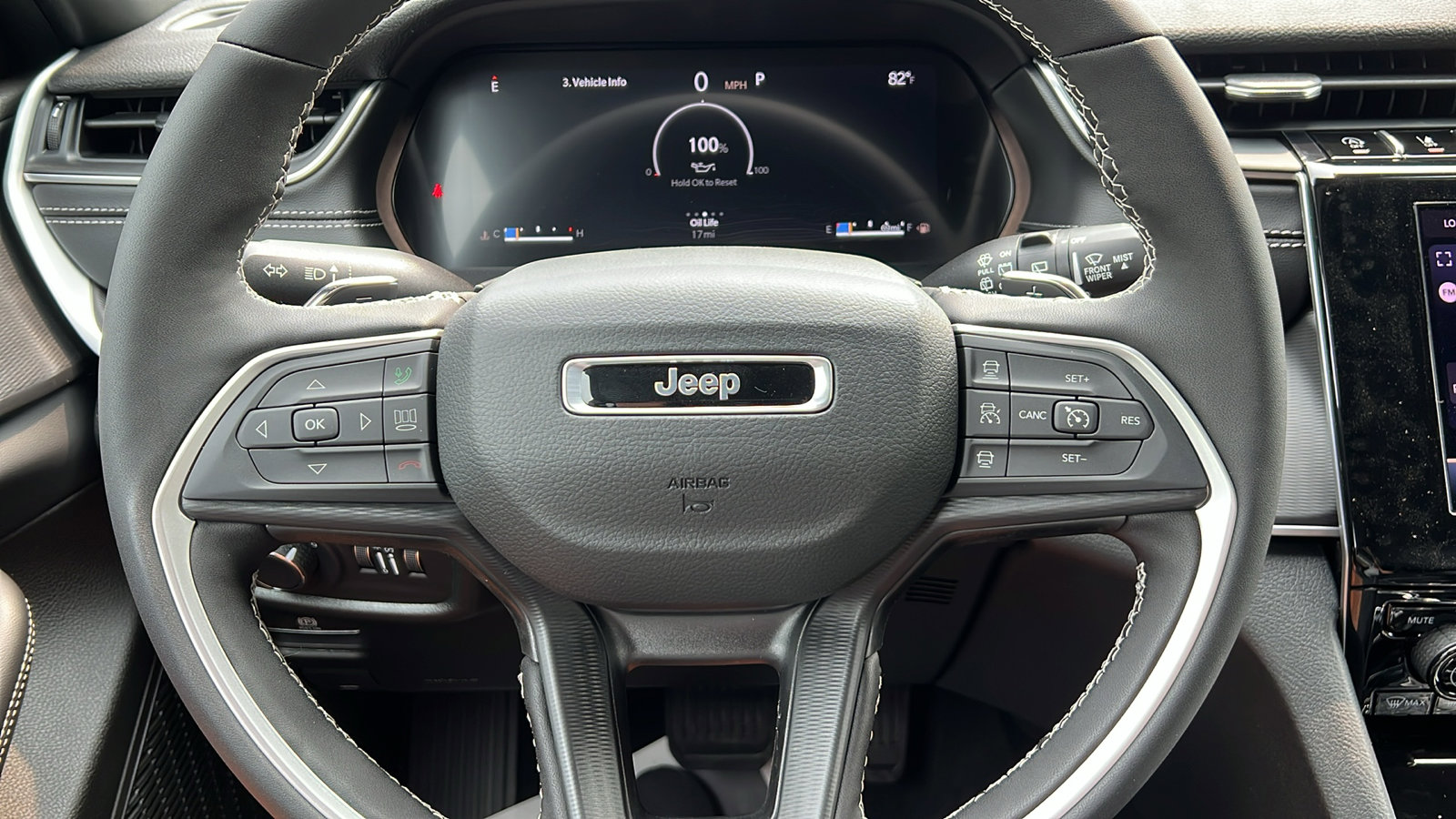 2025 Jeep Grand Cherokee Laredo photo 9