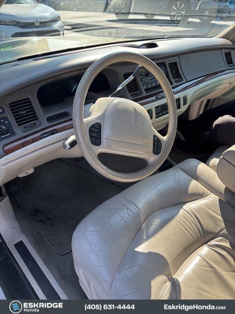 1997 Lincoln Town Car Signature photo 3