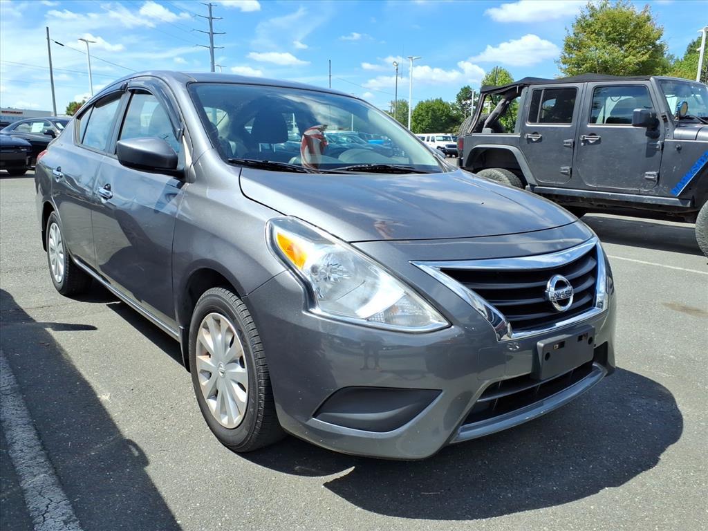 2016 Nissan Versa SV photo 2