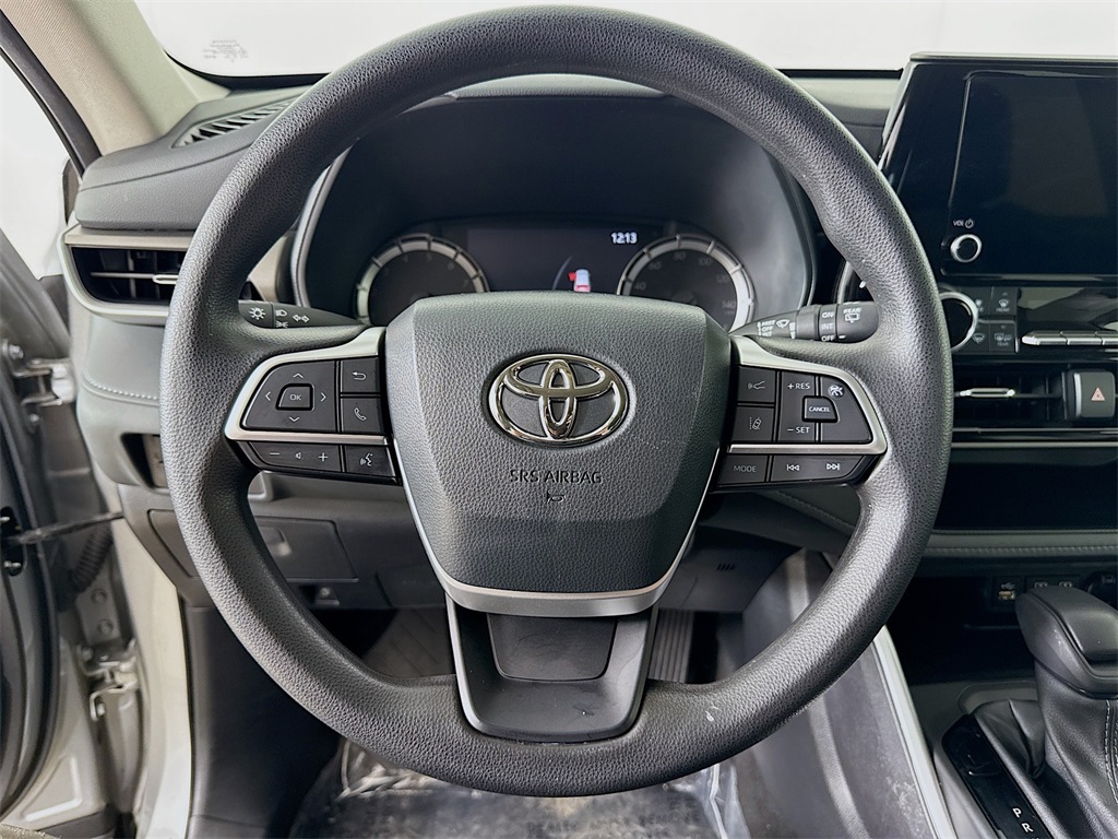 2023 Toyota Highlander L photo 5