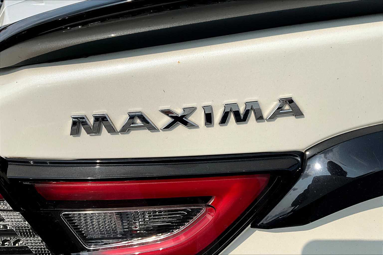2023 Nissan Maxima SR photo 9