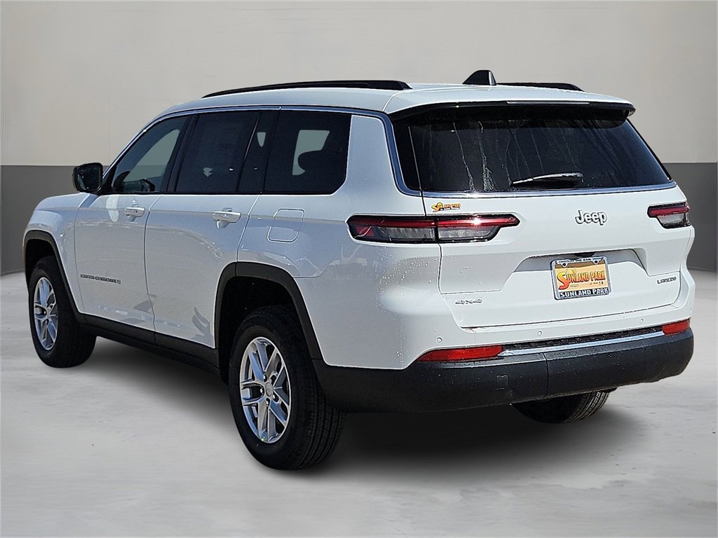 2025 Jeep Grand Cherokee Laredo photo 2
