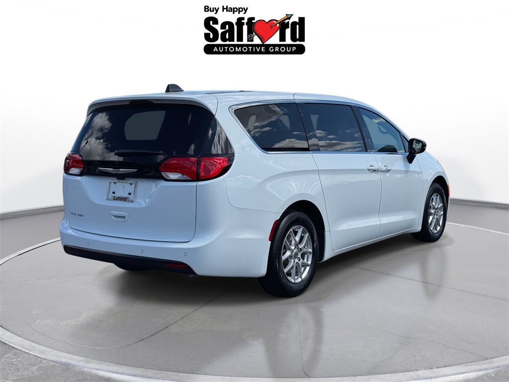 2025 Chrysler Voyager LX photo 8