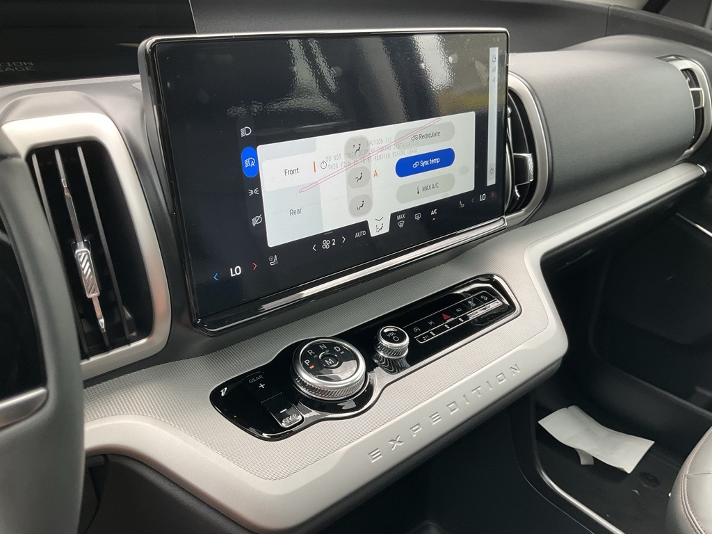 2025 Ford Expedition MAX photo 4