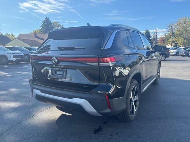 2025 Volkswagen Tiguan SE photo 3