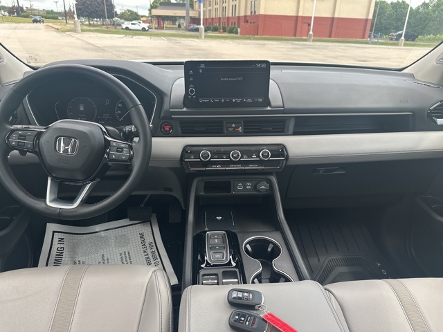 2024 Honda Pilot Touring photo 13