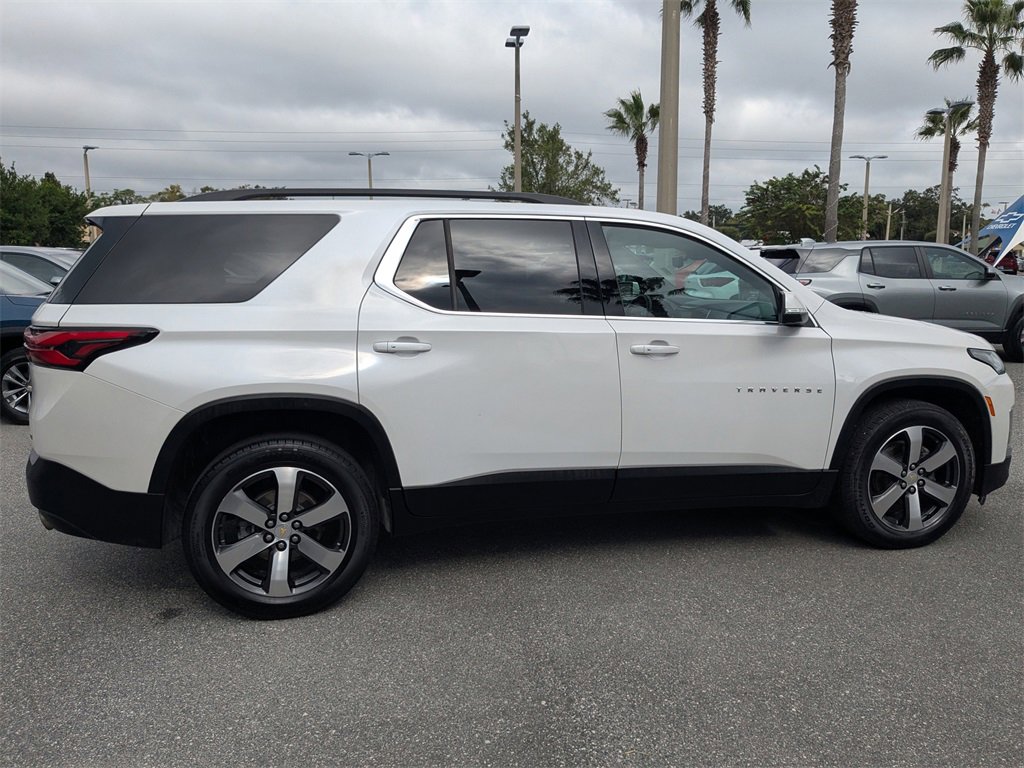 2022 Chevrolet Traverse Leather photo 2