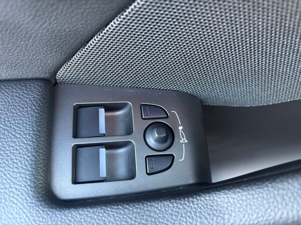2016 Jaguar F-TYPE Base photo 11