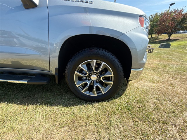 2025 Chevrolet Silverado 1500 LT photo 13